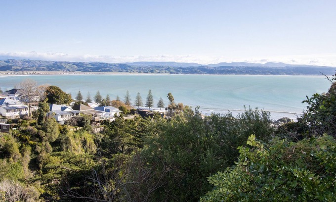 Bluff Hill House | Bayscape – Napier Holiday Home
