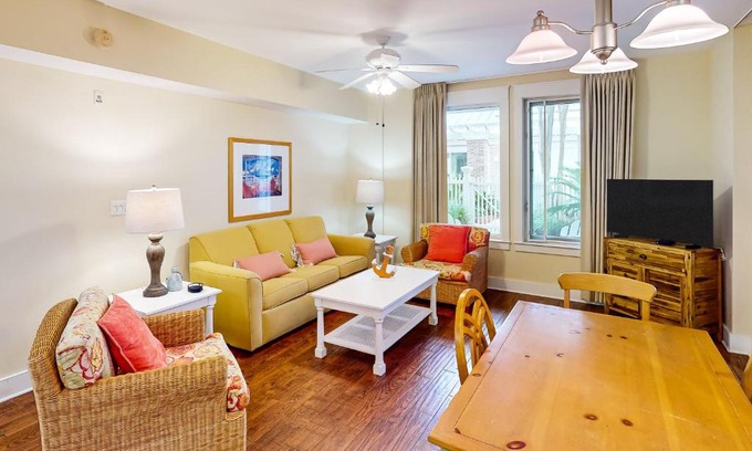Baytowne Wharf Apartment | Baytowne Wharf - Pilot House #328/#330 combo