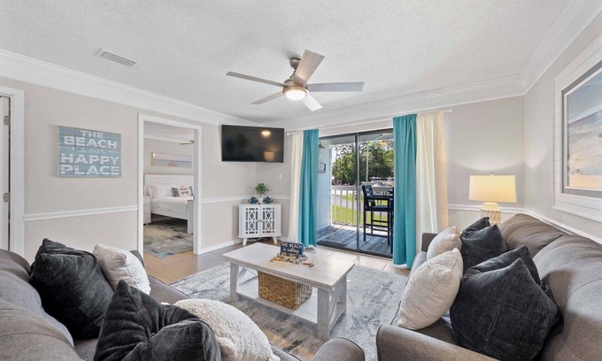 Orange Beach Condo | 🌊 Bayview 59 🌊 2BR Waterfront Retreat on Wolf Bay w/Pool + Fishing Pier