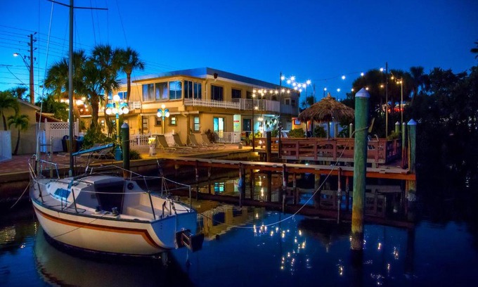 Belle Vista Hotel | Bayview Plaza Waterfront Resort