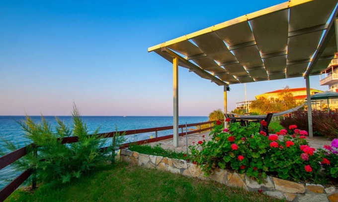 Amoudi Apartment | Baywatch 10 right on the water