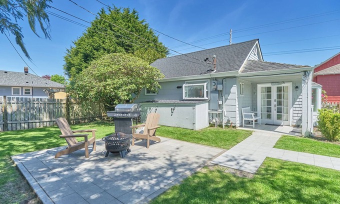 Seaview House | BBQ, Fenced Yard, Game Room, Boat Parking -Krakens