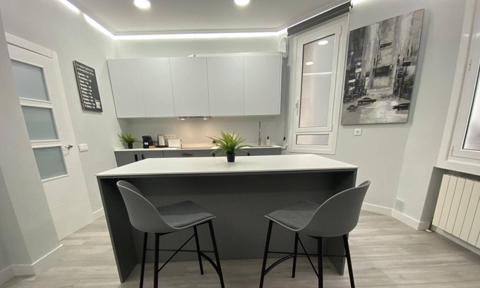Bilbao City Centre Apartment | Be Basque by Forever Rentals. 3 bedroom apartment in the city center. Wifi