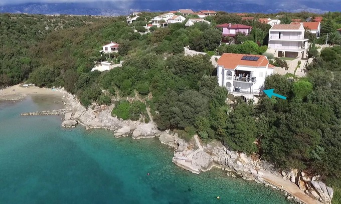 Potocnica Apartment | Beach Apartment 1: private bathing area, sandy beach, WiFi, ideal for families
