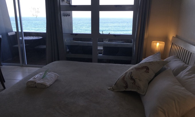 Umdloti Apartment | Beach apartment with breathtaking ocean views.