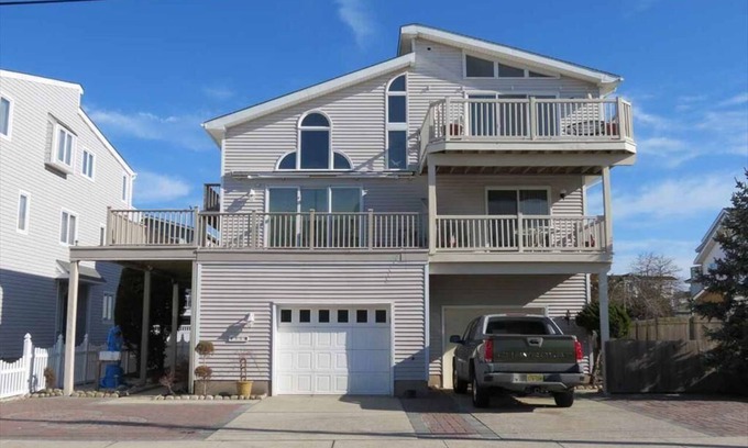 Townsend's Inlet House | Beach Block 5 Bedroom home located in Townsend Inlet- Perfect Location!