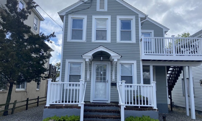 Seaside Heights Apartment | Beach Block, Renovated 2 bdrm, sleep 6, 1st flr unit Yard/Parking 4 beach badges