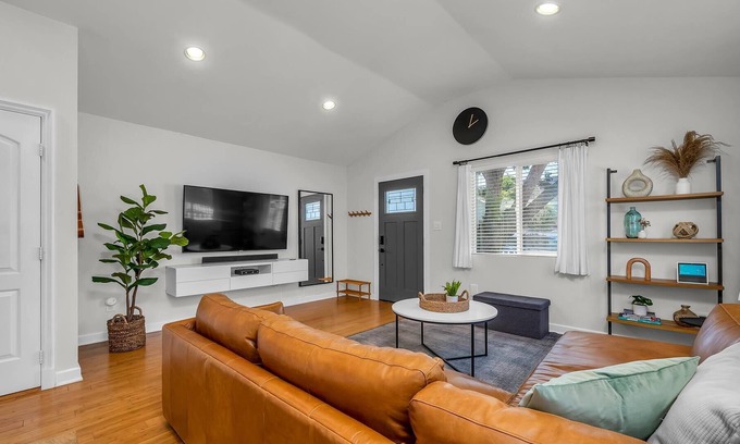 Coastal San Pedro House | Beach Bungalow in Coastal San Pedro