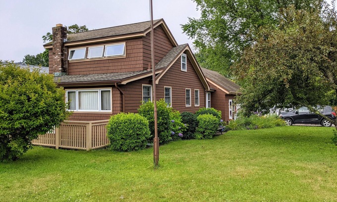 Saybrook Manor House | Beach community with private beaches