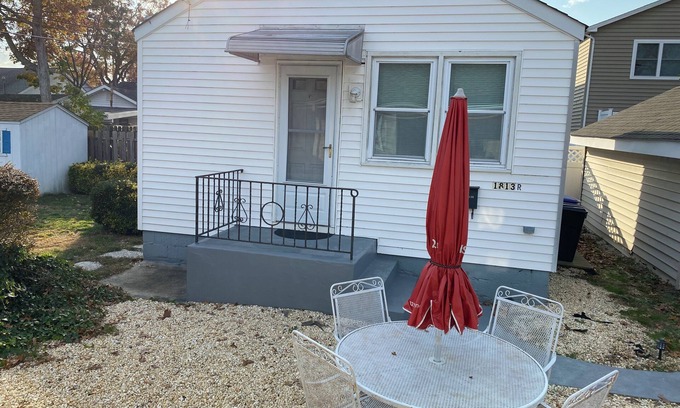 Lake Como House | Beach Cottage 4 Blocks From Beach 3 Blocks East of Main Street Bars/restaurants