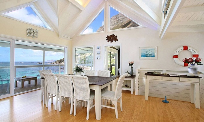 Cape Peninsula House | Beach cottage on the Rocks Miller's Point Nature reserve. Nature lovers paradise