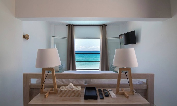 Simpson Bay Villa | Beach Front 6 bedrooms - Unique and Beautiful
