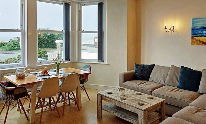 Tywyn Apartment | Beach Front Apartment in Tywyn