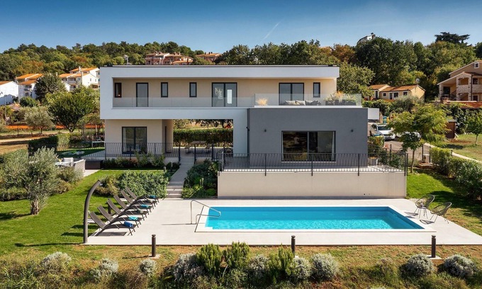 Mugeba House | Beach front home in Porec