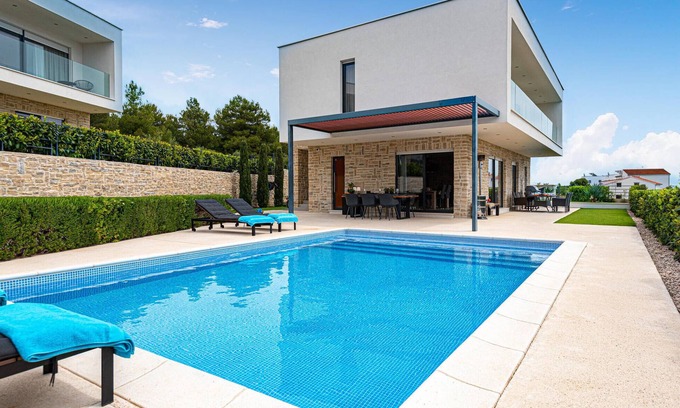 Tribunj House | Beach front home in Tribunj