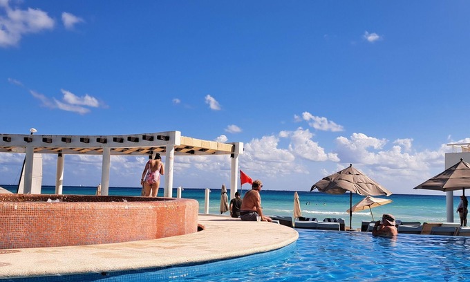 Playacar Fase I Apartment | Beach front-Ocean View Studio -Hotel Sunset Fishermen condo 344/C