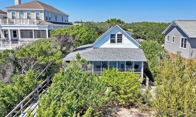 Pawleys Island House | Beach front on Pawleys Island, Two Screened Porches, Dog Friendly