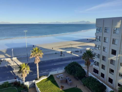 Strand Apartment | Beach front property