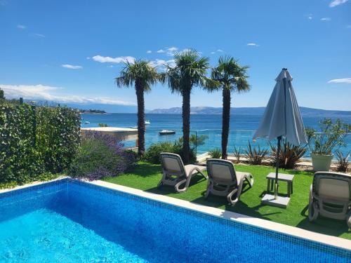 Selce Apartment | BEACH FRONT VILLA FRAN - DELUXE SUITE with private pool
