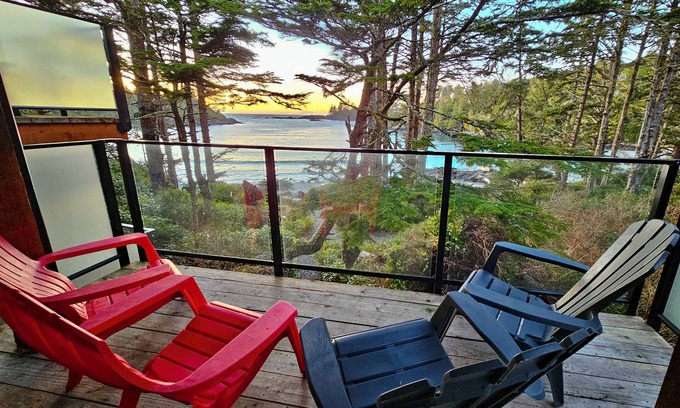 Ucluelet Cabin | Beach Front w/2 Private Decks! With Ocean Views! Ocean Oasis
