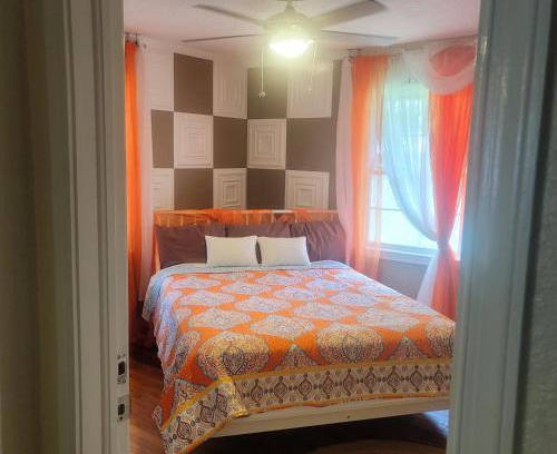 Brunswick House | Beach Go-Boho Private Room Coffee - Tea FREE! shared bath INSTANT BOOK