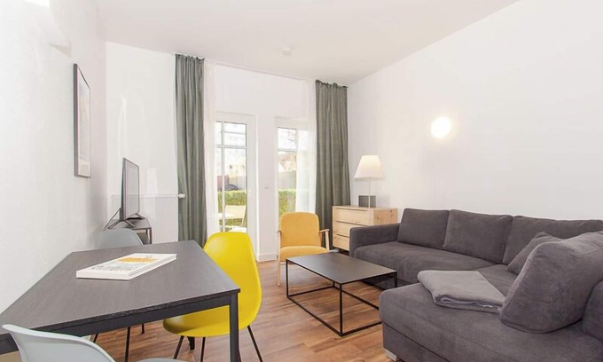 Warnemuende Apartment | Beach grass - hidden on the Alten Strom, 2-4 people, modern, handicapped accessible