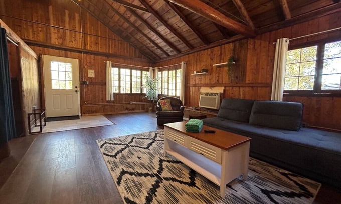 Applegate Cabin | Beach, hot tub, 3BDRM