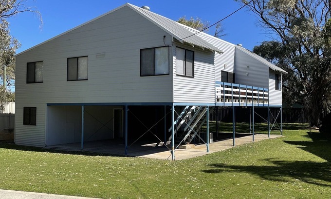 Perth House | Beach House 100m from Falcon Bay