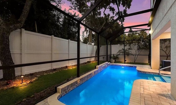 Siesta Key House | Beach House - 5BR - Heated Pool - Hot Tub - Pool TV - Minutes to Beach
