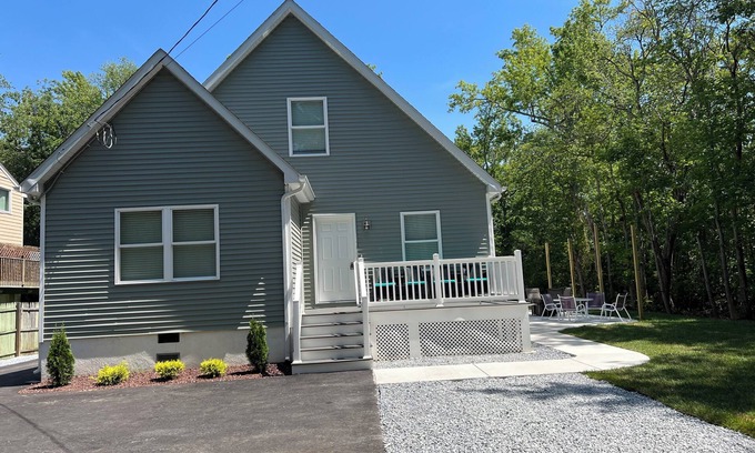 Villas House | Beach House By The Bay, Sleeps 19, 9 Car Parking, Linen Included