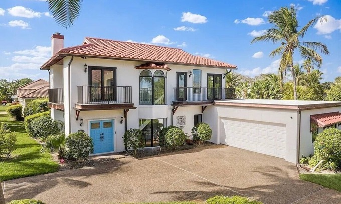 Vero Beach House | Beach House in exclusive gated Community- 4 bedroom POOL, 1st floor Bedroom/Bat