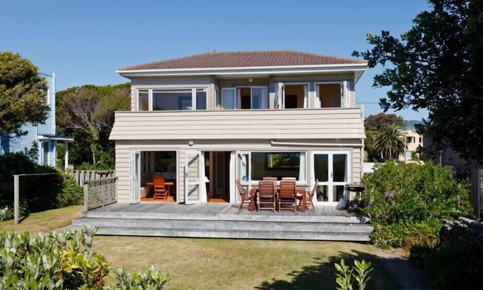 Paraparaumu Beach House | Beach House - Paraparaumu Beach Holiday Home