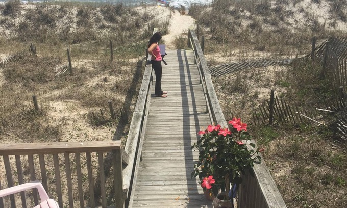 Wilmington Beach Apartment | Beach House @Tiki Oceanfront ENSUITE QUEEN + PRIVATE BATH