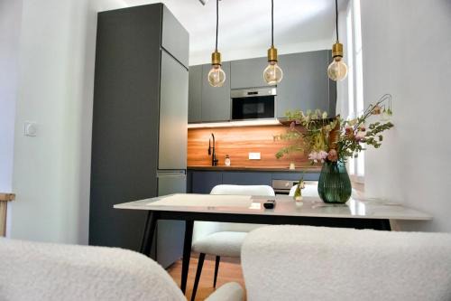 Le Mourillon Apartment | Beach less than 1 minute away