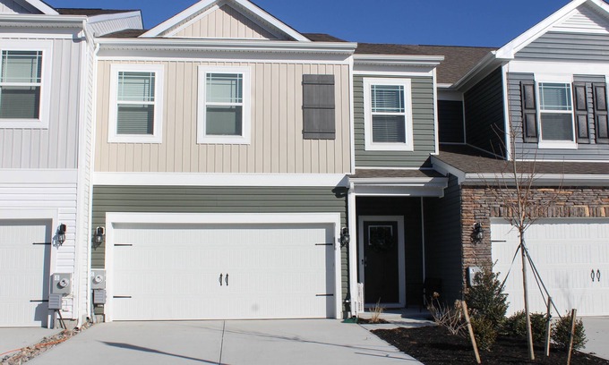 Ocean View House | Beach Life - Townhouse 1.5 miles from Beach