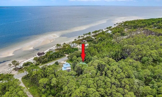 Carrabelle House | Beach/Marina/Walking trails and more…