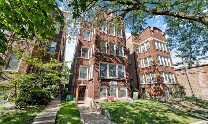 Rogers Park Apartment | Beach Side in the City - Chicago