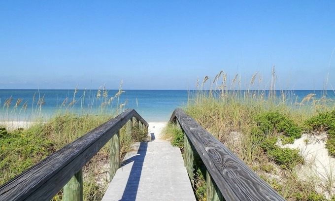 St. Pete Beach House | BEACH! Sunny Escape! Steps 2 Famous Beach w/2 Bikes