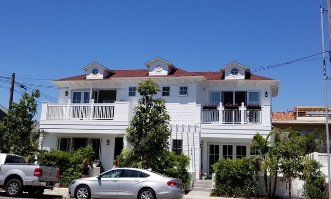 Coronado House | Beach Village at the Del Clone! Excellent Coronado location - walk to all!