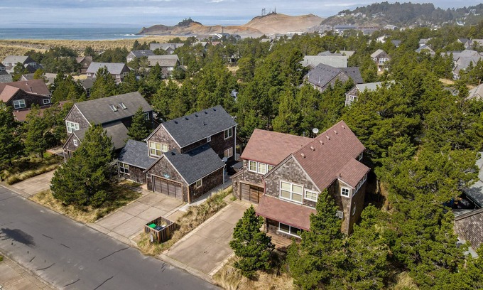 Shorepine Village House | Beachccomber Cottage-near beach. Spacious & fun