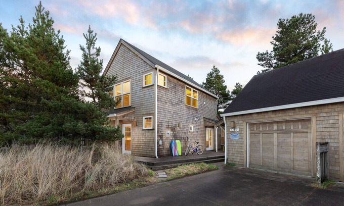 Shorepine Village House | Beachcomber Cottage just steps to the beach.