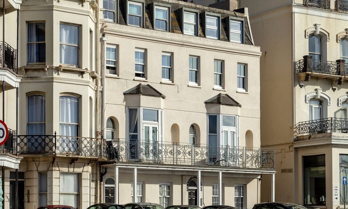 Seafront Apartment | Beaches Brighton 1