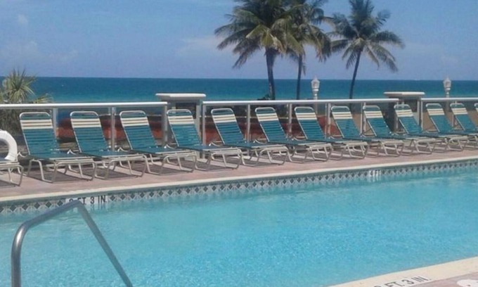 Hollywood Apartment | BEACHFRONT 2 BEDROOM/2 BATH WITH POOL