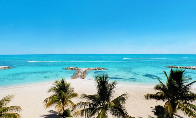 Palm Cay House | Beachfront 4 Bedroom Luxury Villa Directly On White Sand Beach