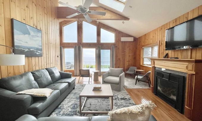 Bernard House | Beachfront 4 BR Spacious House! [Coastal Haven]