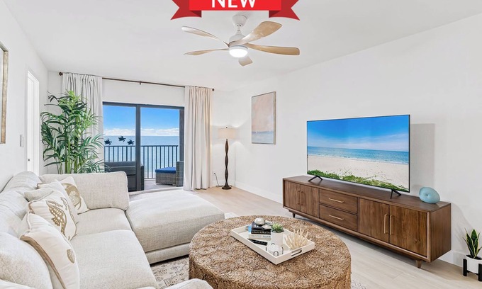 Belleair Beach Condo | Beachfront Bliss~Room to Unwind~30-Day Min