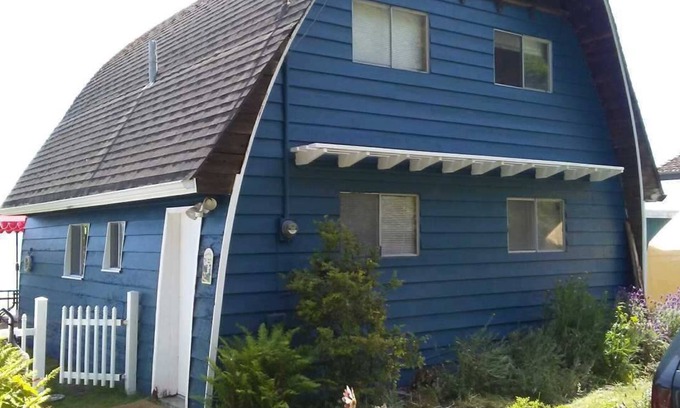 Langley Cabin | Beachfront cabin, no bank waterfront close to Langley-eagles & whales