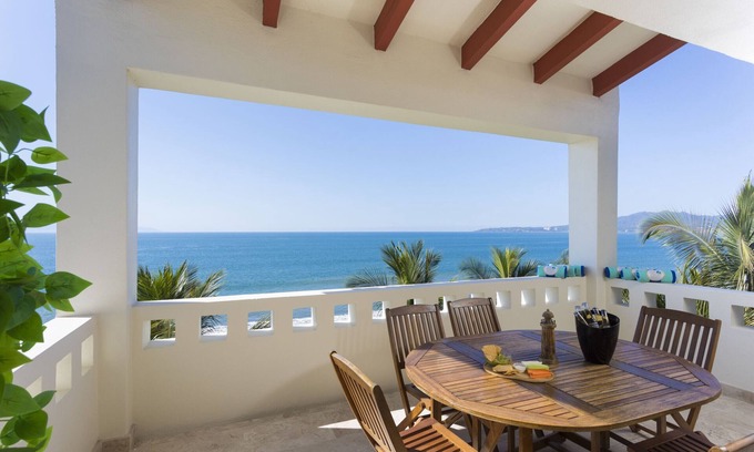 Flamingos Apartment | Beachfront condo in Flamingos Beach Club