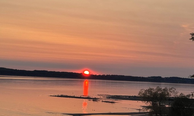 Acme Condo | Beachfront Condo with breathtaking views! Fall & winter specials!