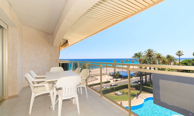 Miami Platja Apartment | Beachfront Family Holiday with sea views · UHC LOS FLAMENCOS 013